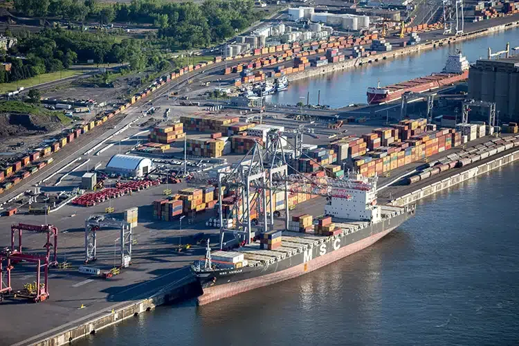 Démolition de structures en béton au Port de Montréal